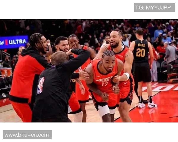 雄鹿巨头造访火箭，周日对决上演超级对决